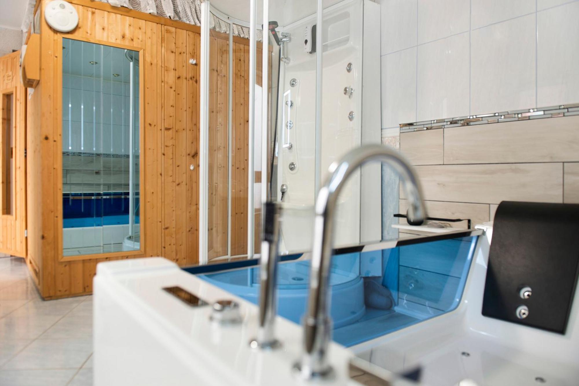Spawo Mit Sauna Und Whirpool Pfullendorf Exterior foto